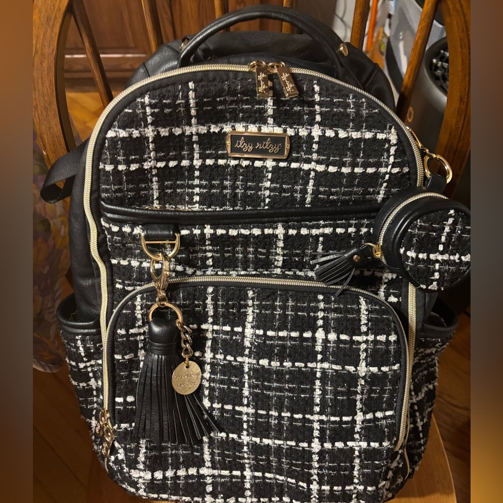 EUC Itzy Ritzy Kelly Boss Plus Diaper Backpack with matching charm pod